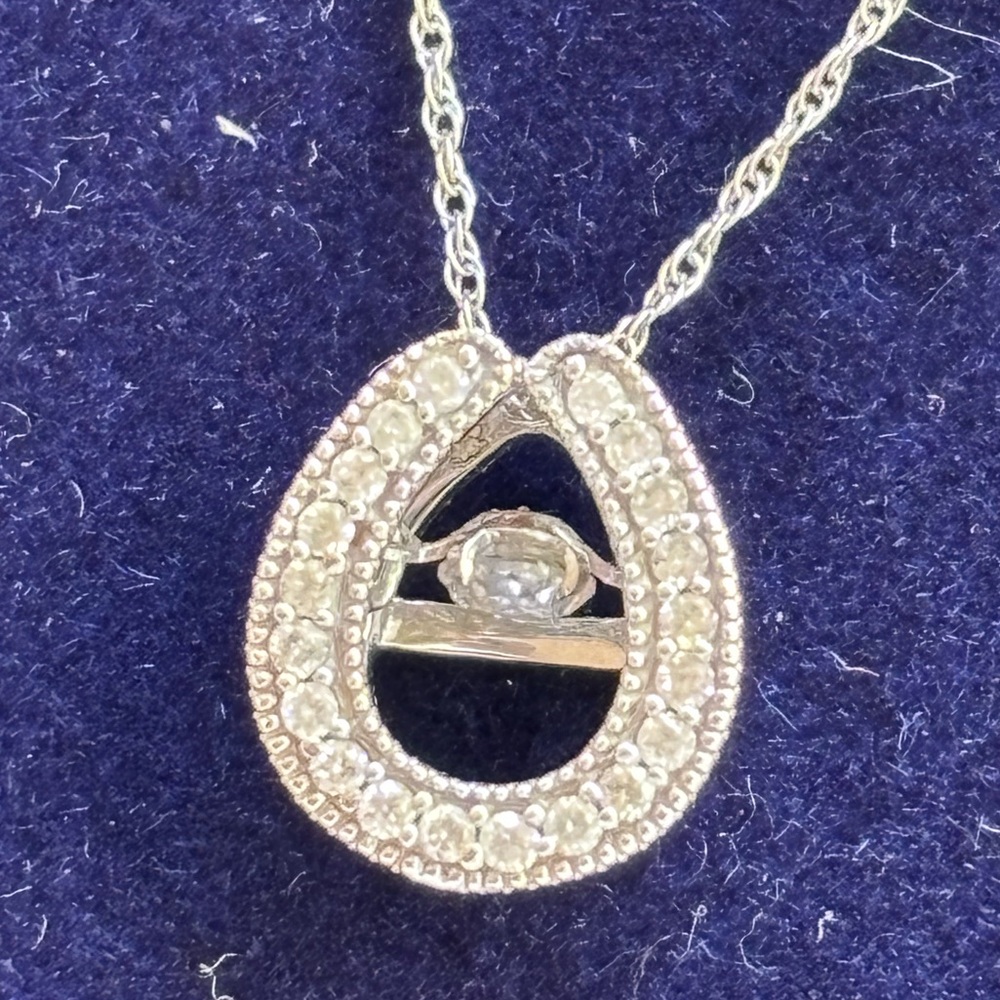 Twinkling Natural Diamond Star Horseshoe 18" Pendant Necklace(1/5 CTTW) 10k Gold - Picture 2 of 15